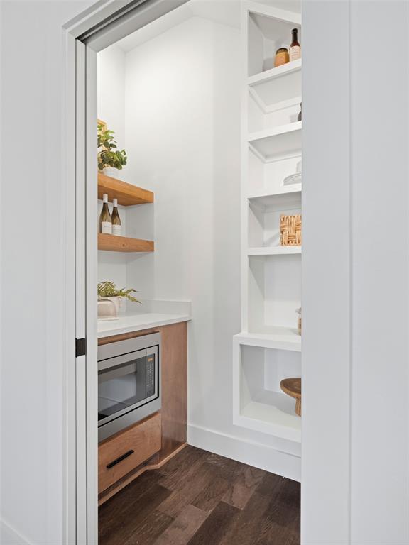 225 W 1st Street 128 Property Photo 14