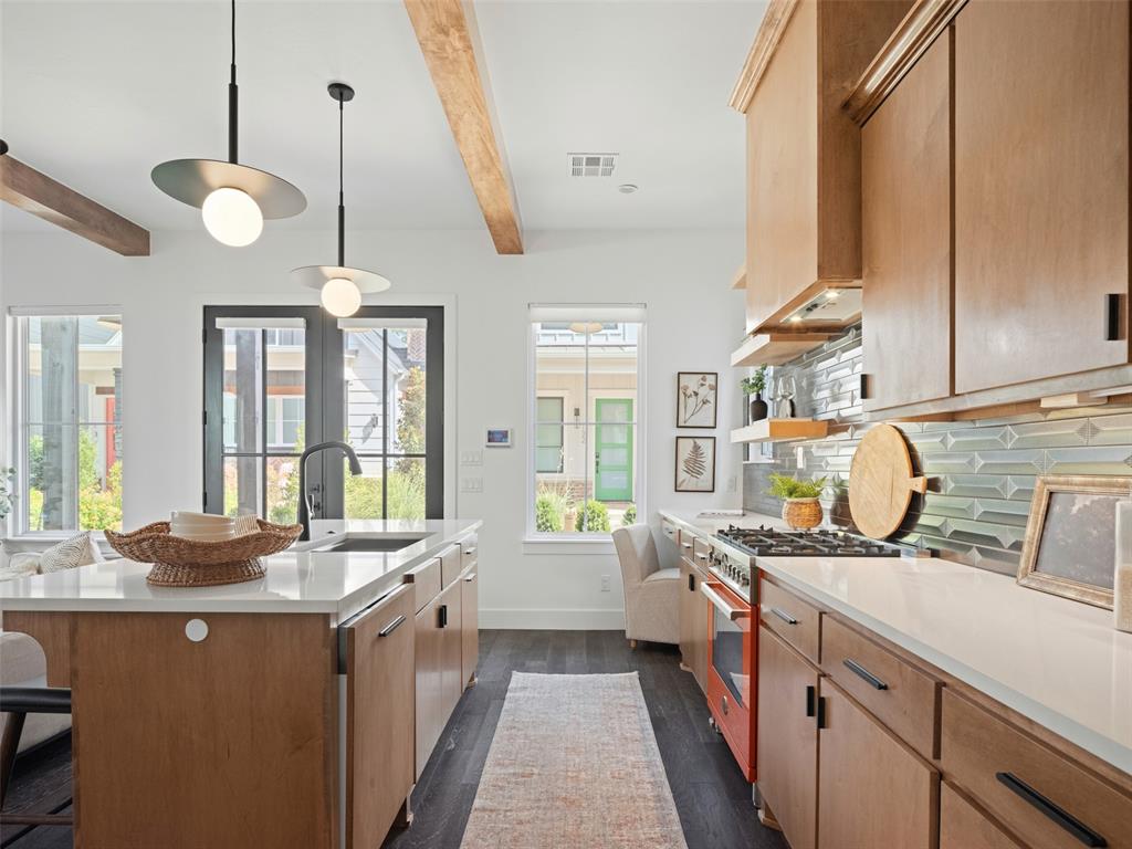 225 W 1st Street 128 Property Photo 16