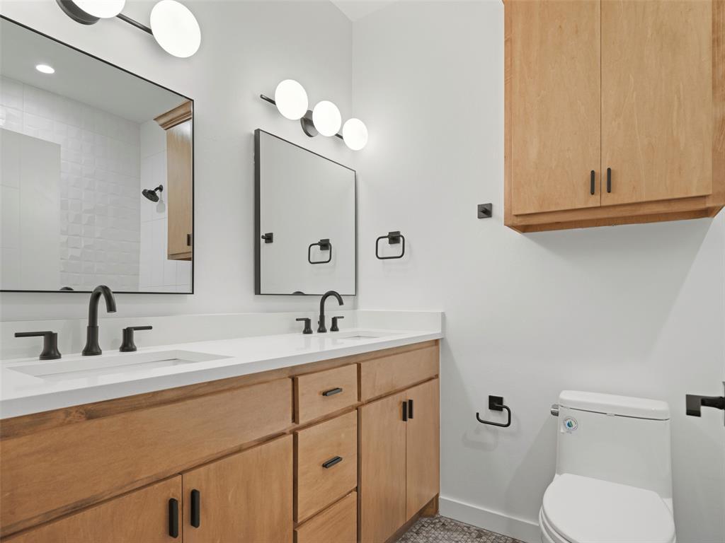 225 W 1st Street 128 Property Photo 25