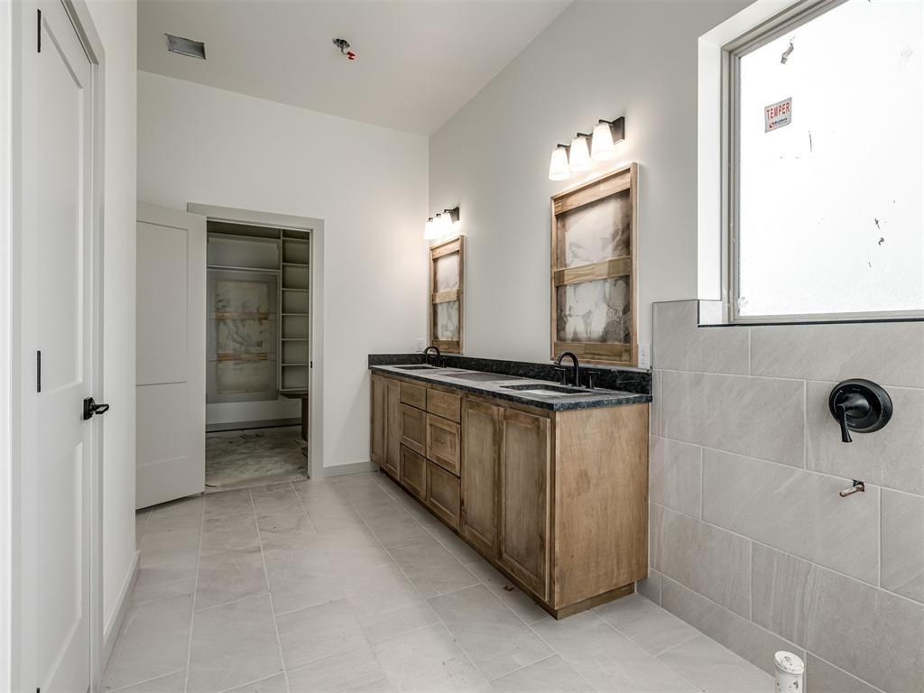 16112 Navarra Way Property Photo 10