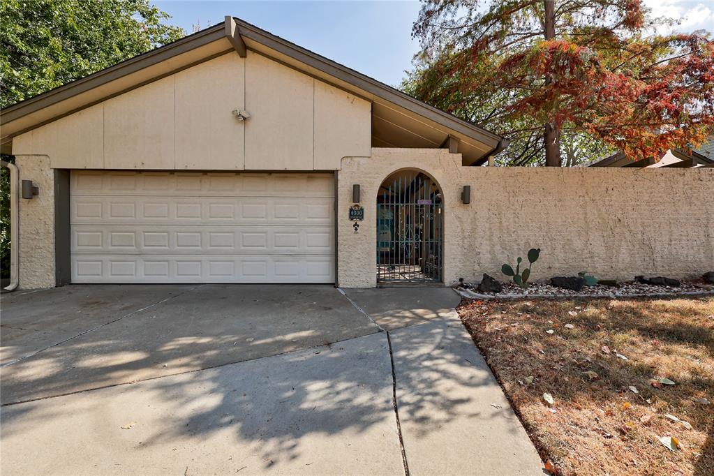 6300 Sunnybridge Court Property Photo 2