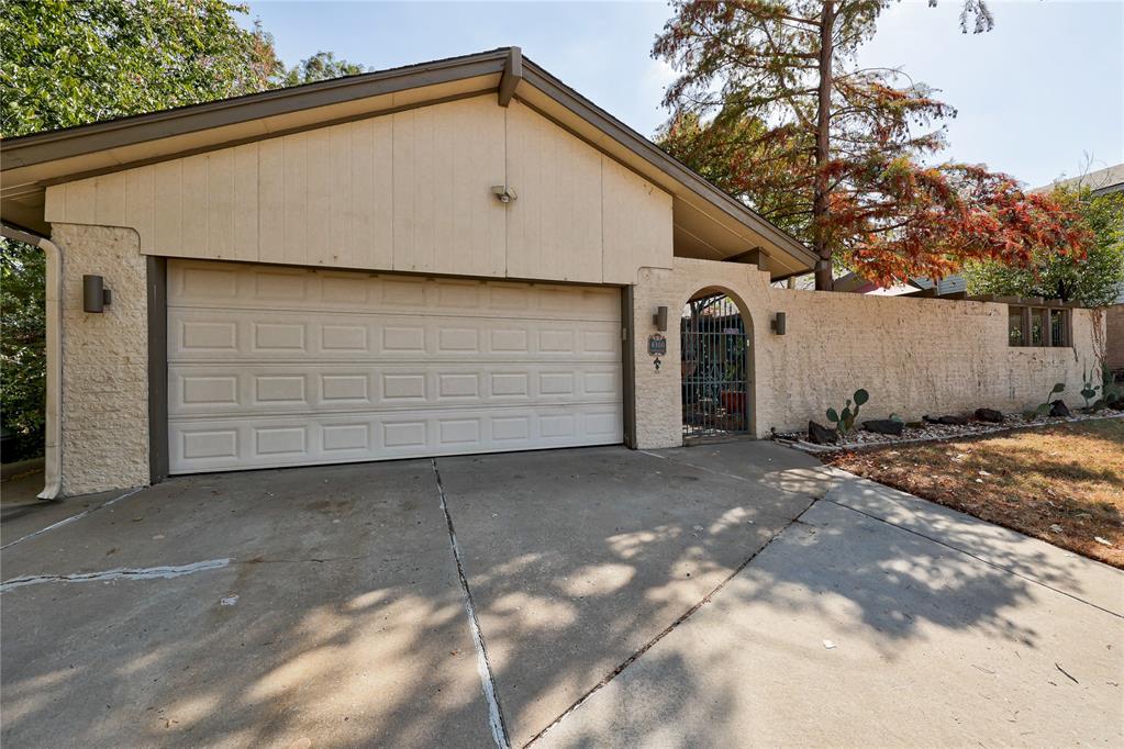 6300 Sunnybridge Court Property Photo 3