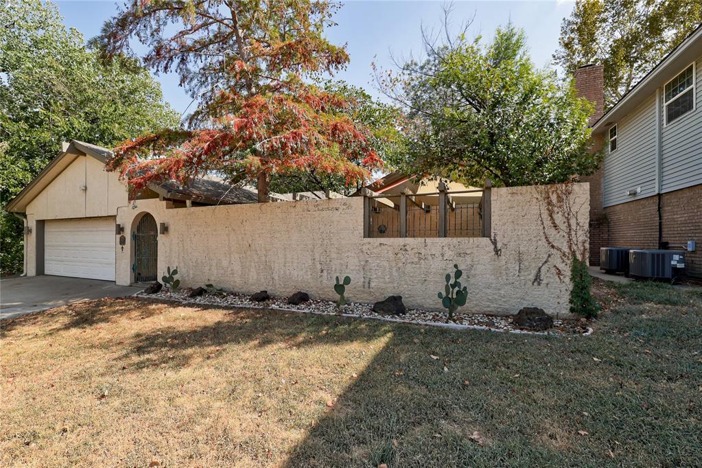 6300 Sunnybridge Court Property Photo 4