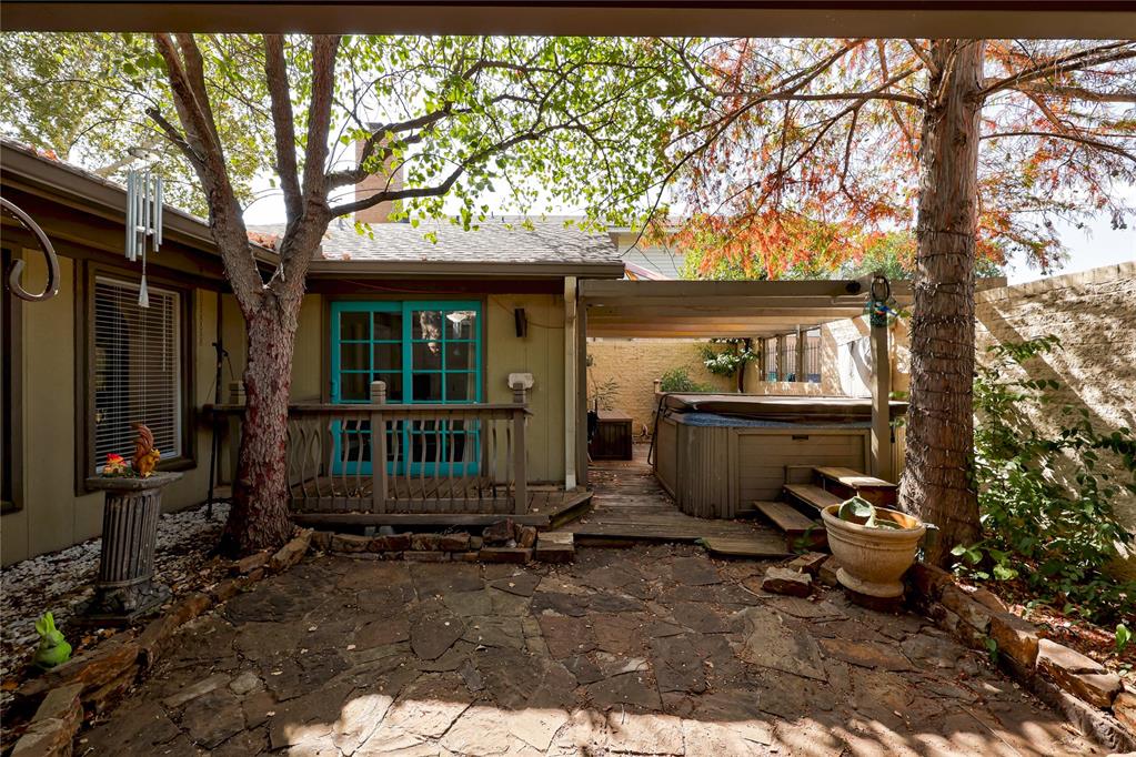 6300 Sunnybridge Court Property Photo 6