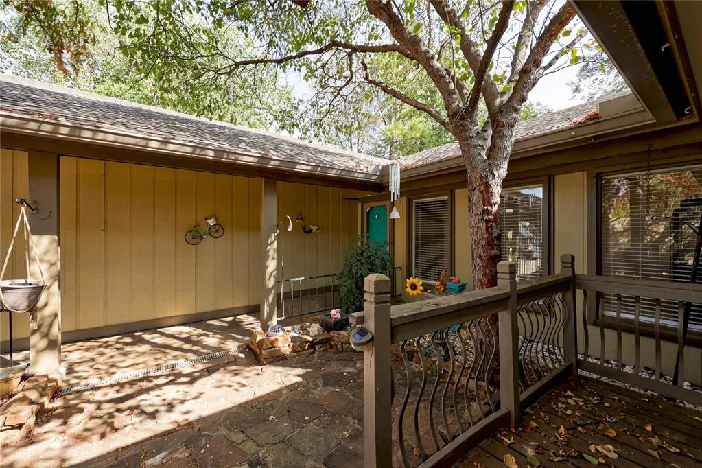 6300 Sunnybridge Court Property Photo 7