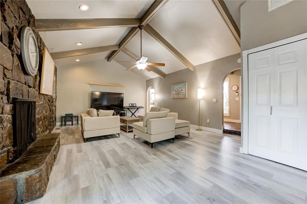 6300 Sunnybridge Court Property Photo 12