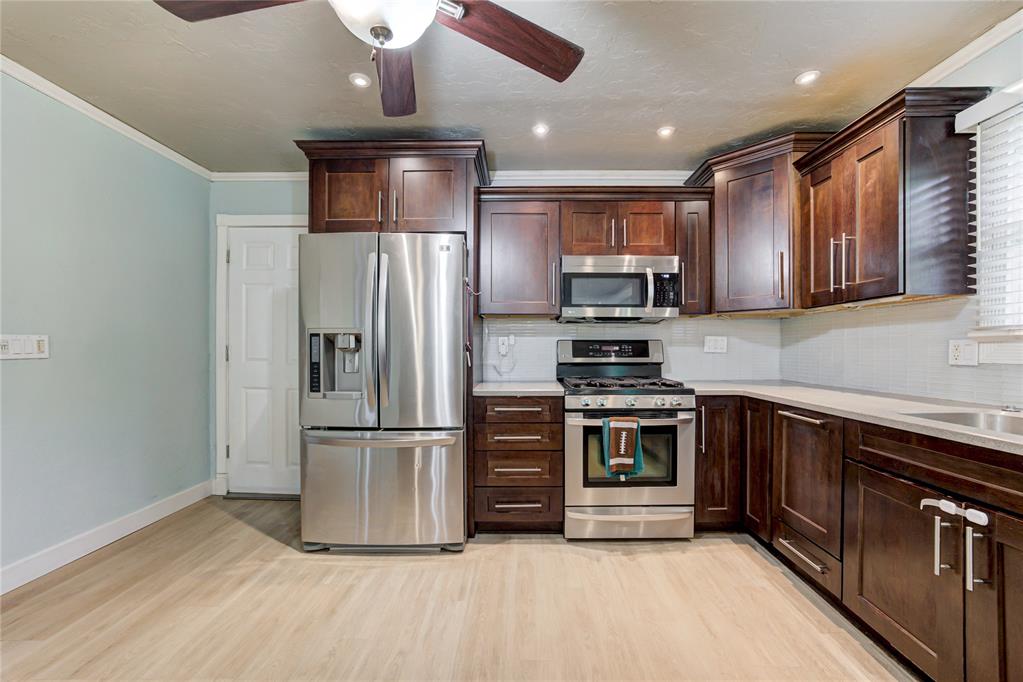 6300 Sunnybridge Court Property Photo 24