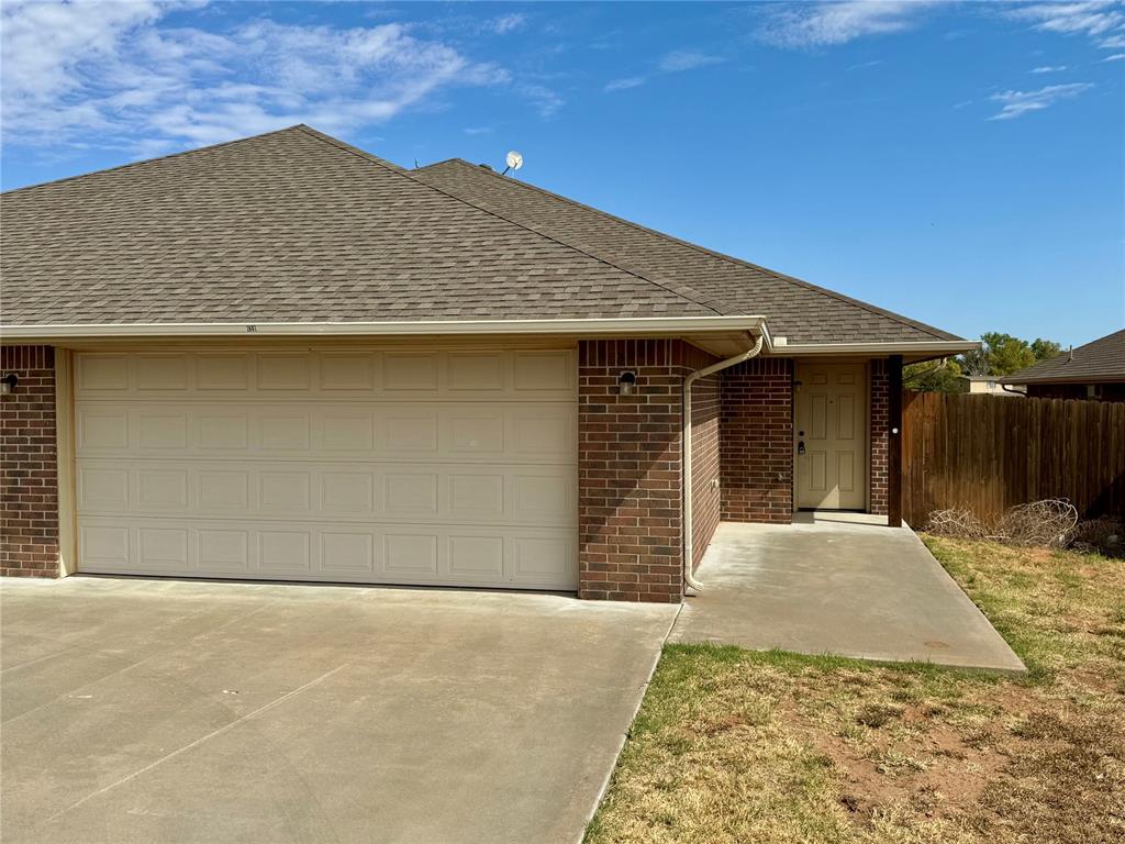 1607 E Lawter Road Property Photo 1