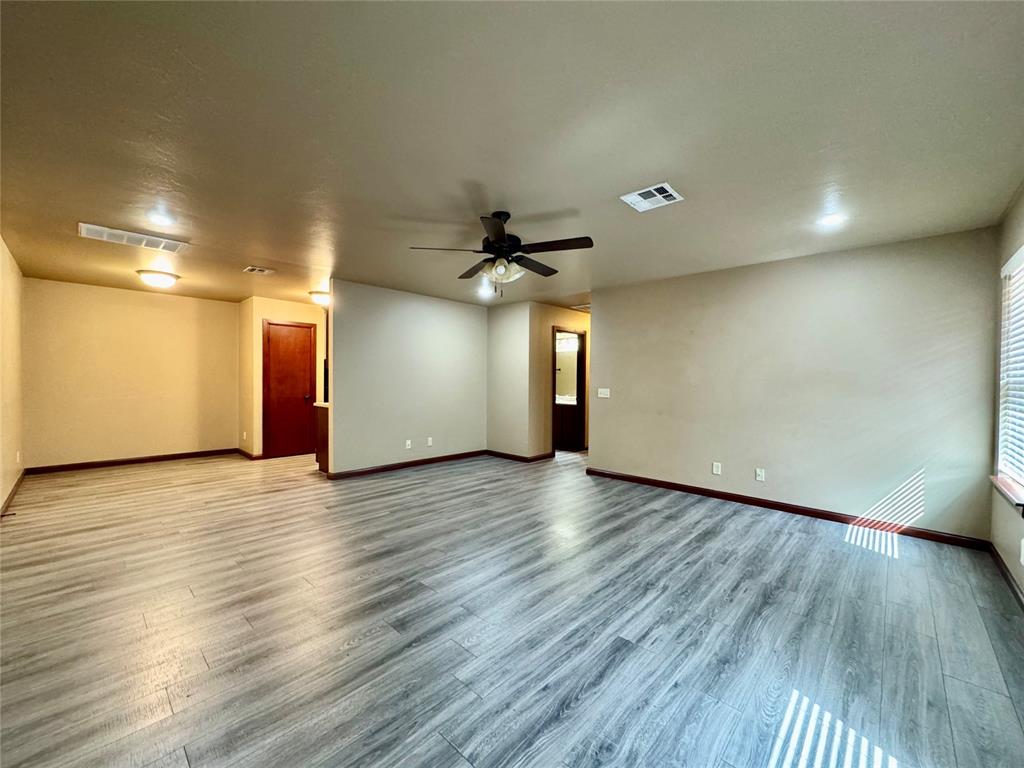 1607 E Lawter Road Property Photo 2