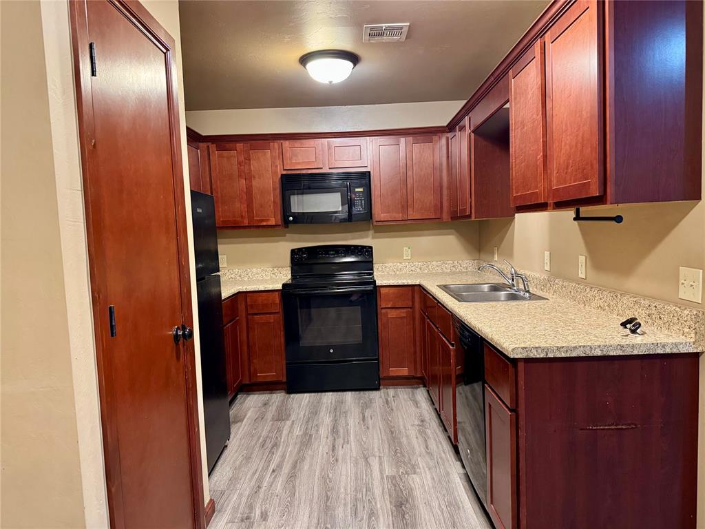 1607 E Lawter Road Property Photo 3