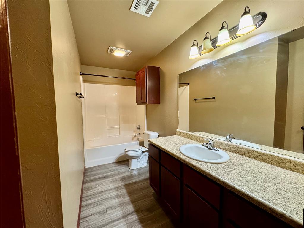 1607 E Lawter Road Property Photo 4