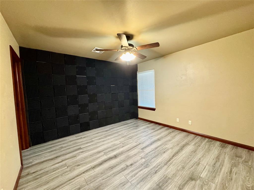 1607 E Lawter Road Property Photo 8