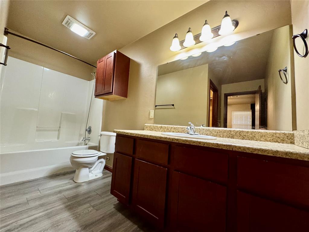 1607 E Lawter Road Property Photo 10