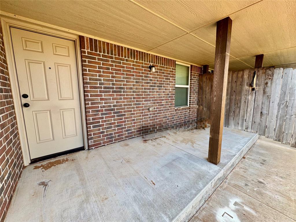 1607 E Lawter Road Property Photo 11
