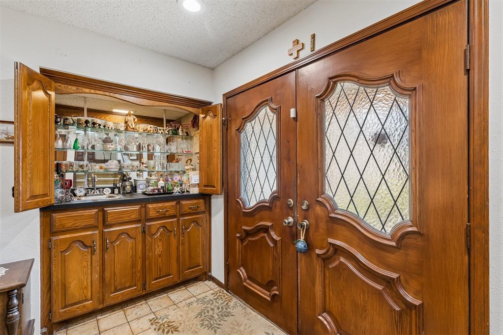 328 Windbrook Drive Property Photo 14