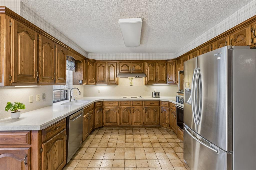 328 Windbrook Drive Property Photo 16