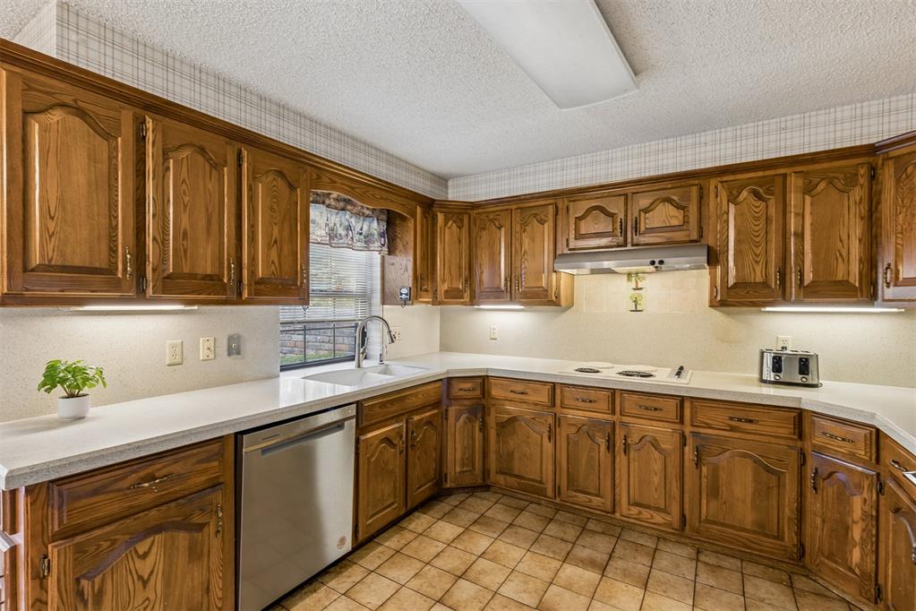328 Windbrook Drive Property Photo 17
