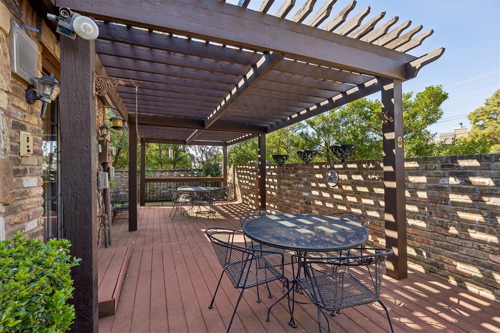 328 Windbrook Drive Property Photo 39