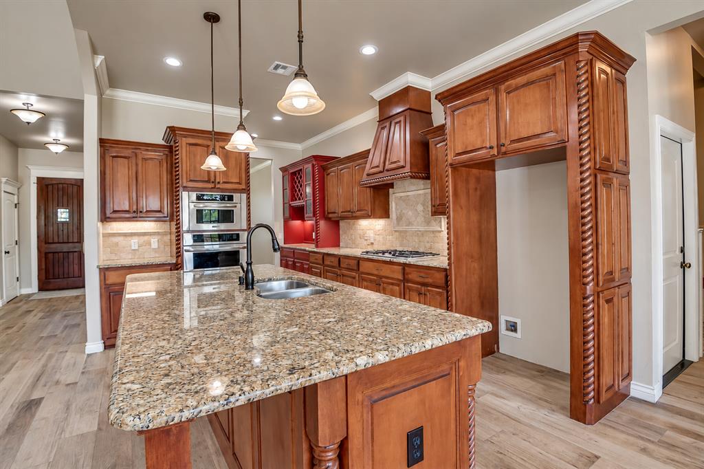 1400 Sawgrass Drive Property Photo 6