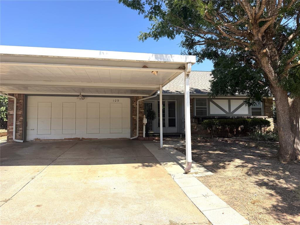 109 W Campbell Drive Property Photo 2