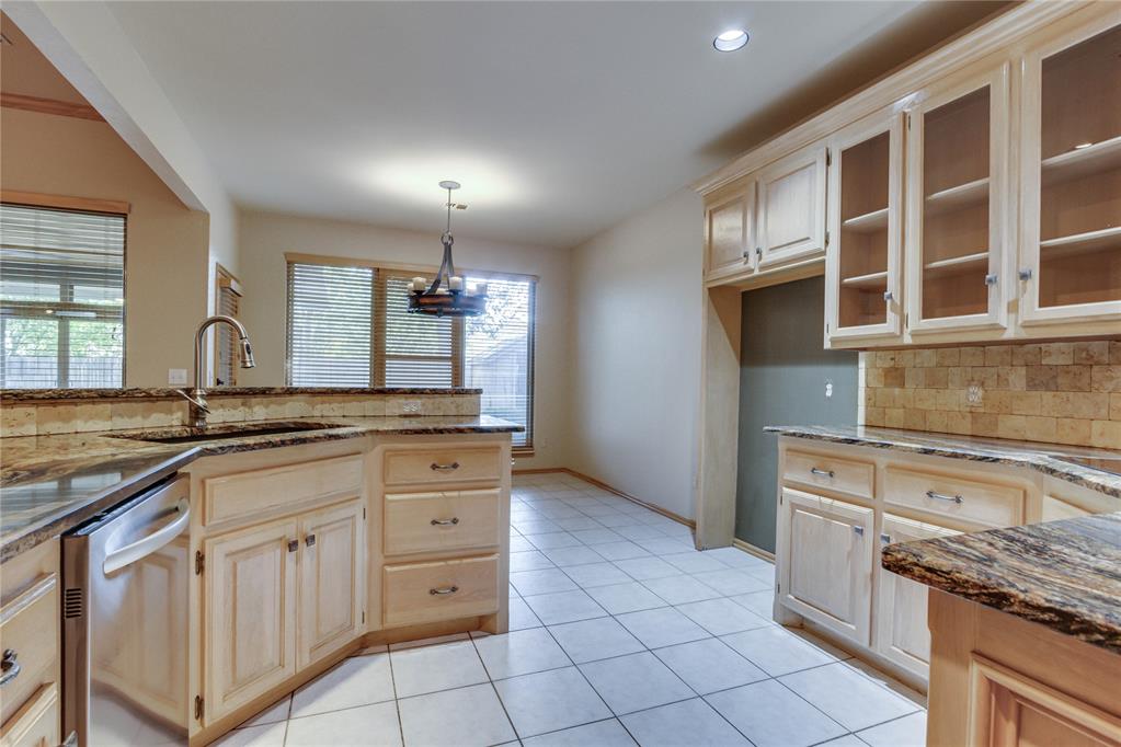 15912 Sheffield Boulevard Property Photo 11