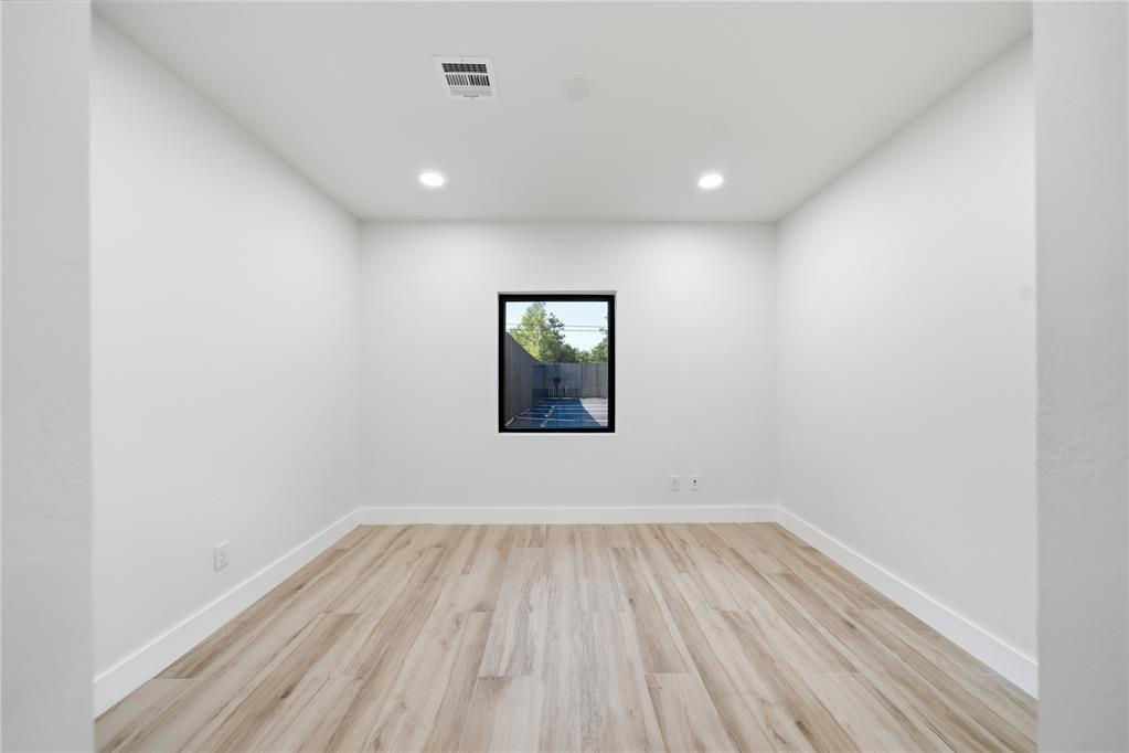 1420 Linwood Boulevard Property Photo 13