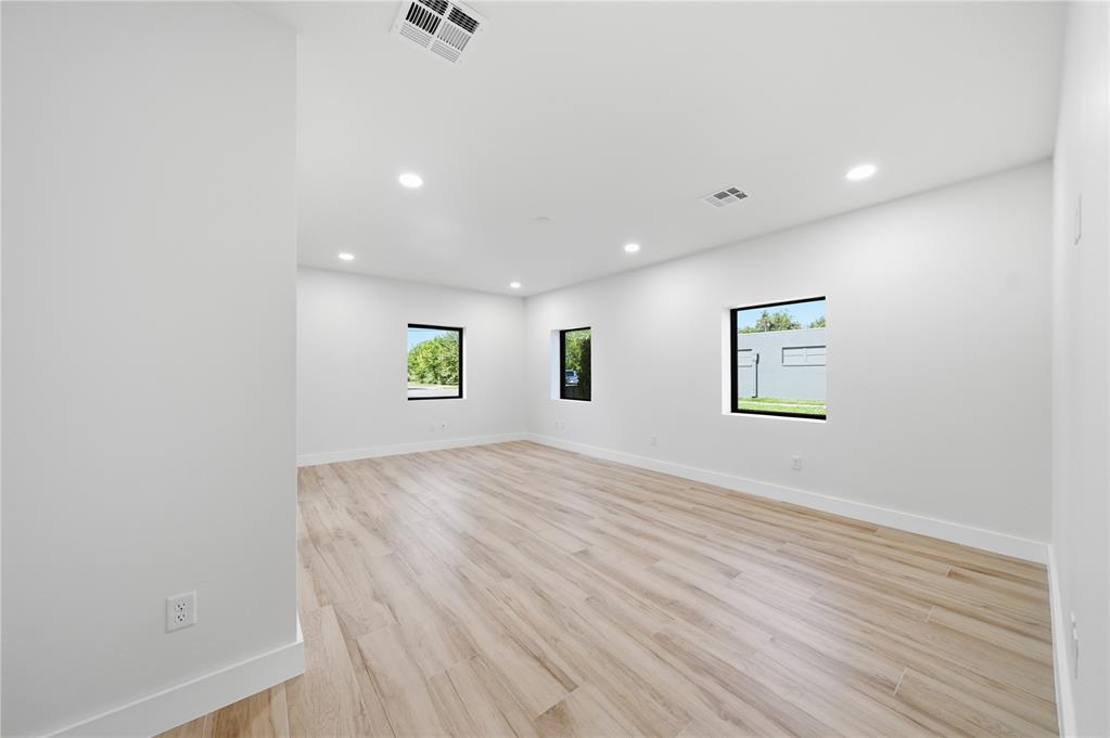1420 Linwood Boulevard Property Photo 20