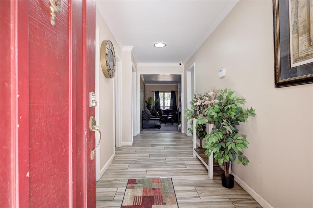 9721 Lakeland Terrace Property Photo 3