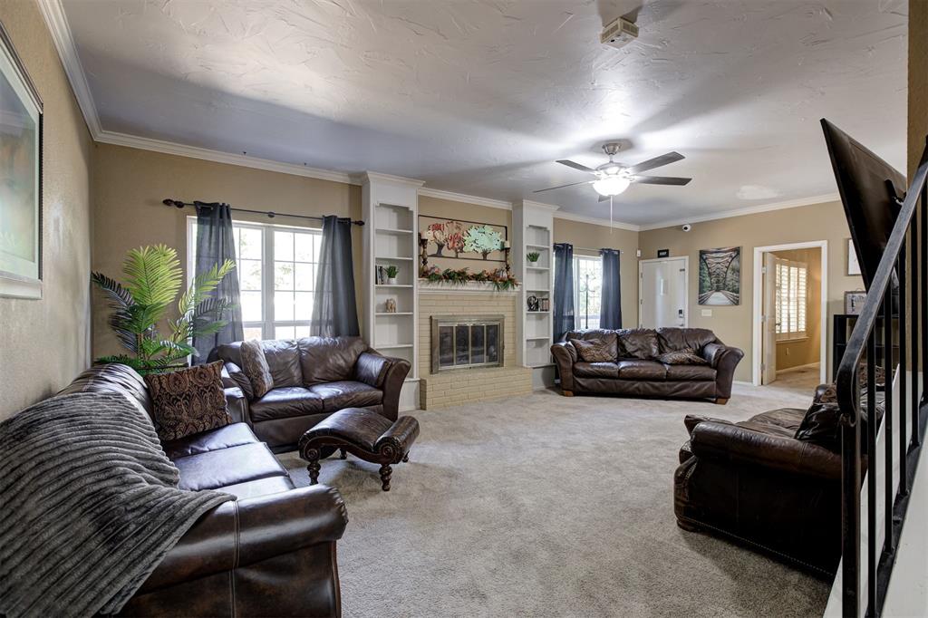 9721 Lakeland Terrace Property Photo 4