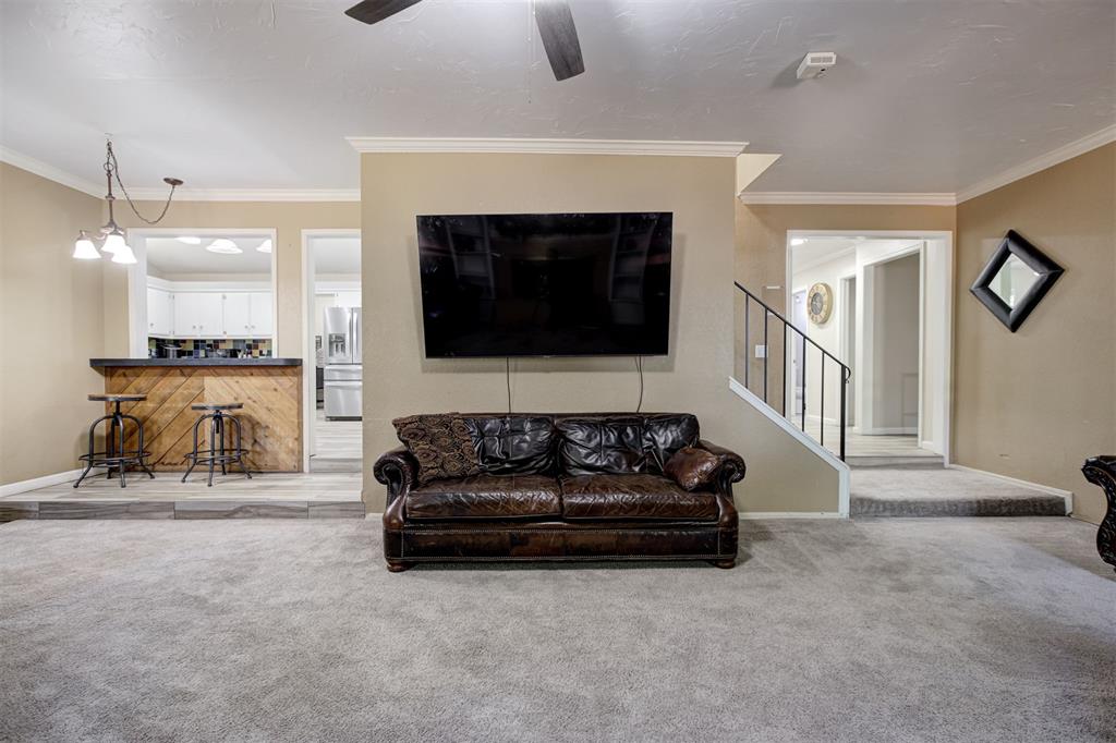 9721 Lakeland Terrace Property Photo 6