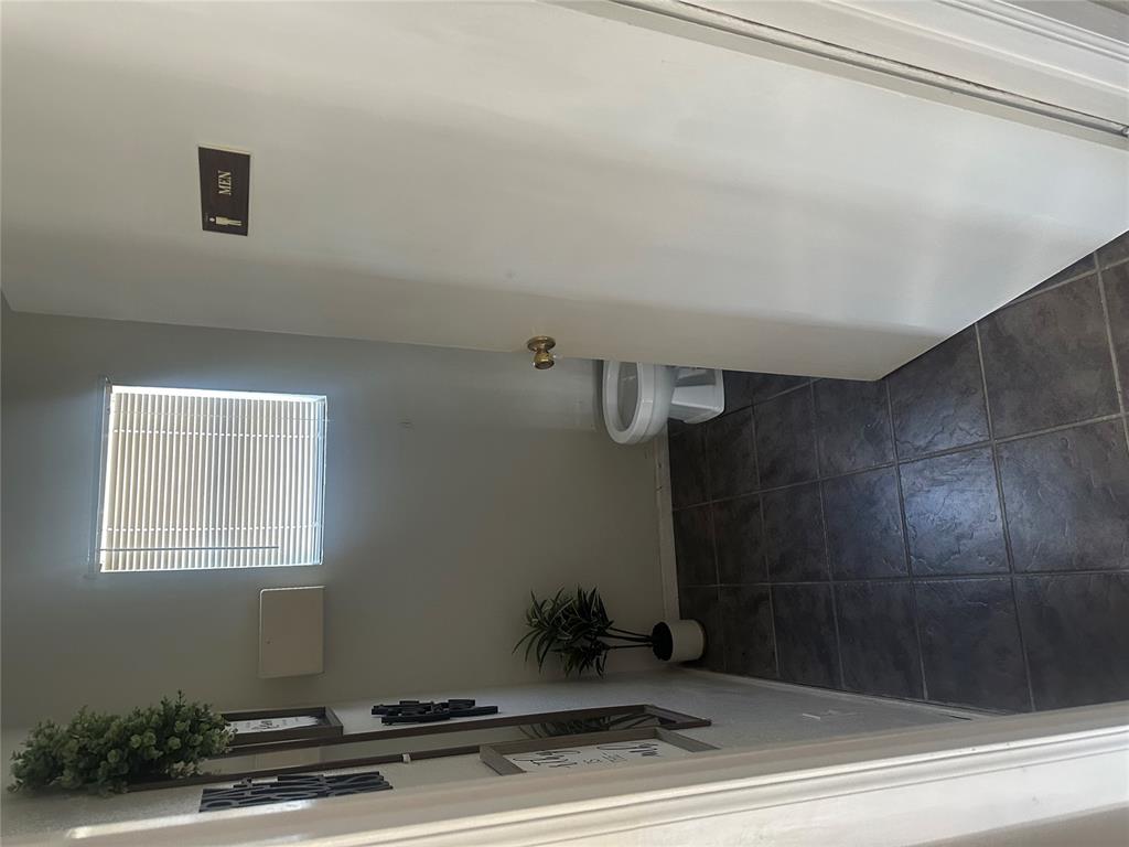 1519 W Main Street Property Photo 5