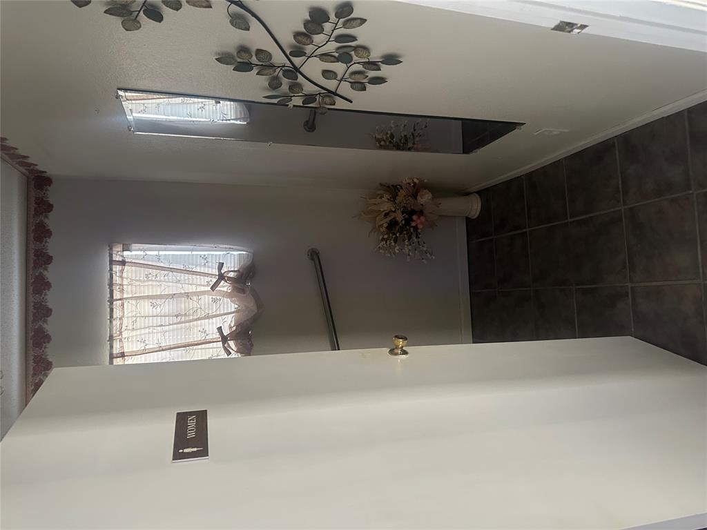 1519 W Main Street Property Photo 7