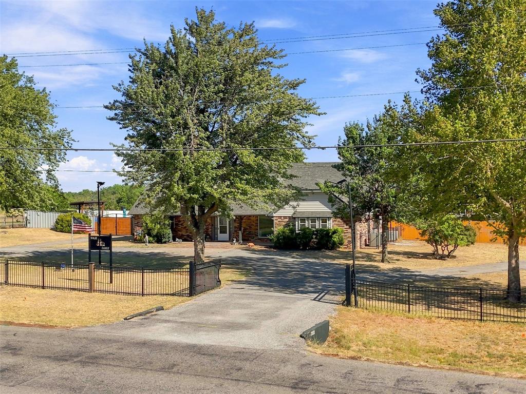 2303 E Elm Street Property Photo 2