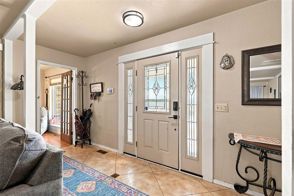 2303 E Elm Street Property Photo 5