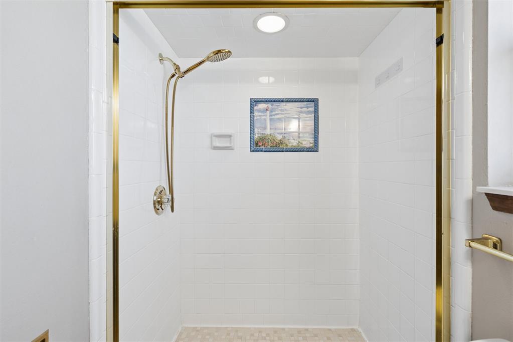 9709 Lakeshore Drive Property Photo 35