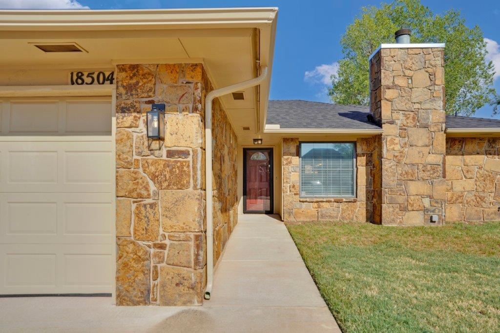 18504 Laurel Oak Drive Property Photo 2