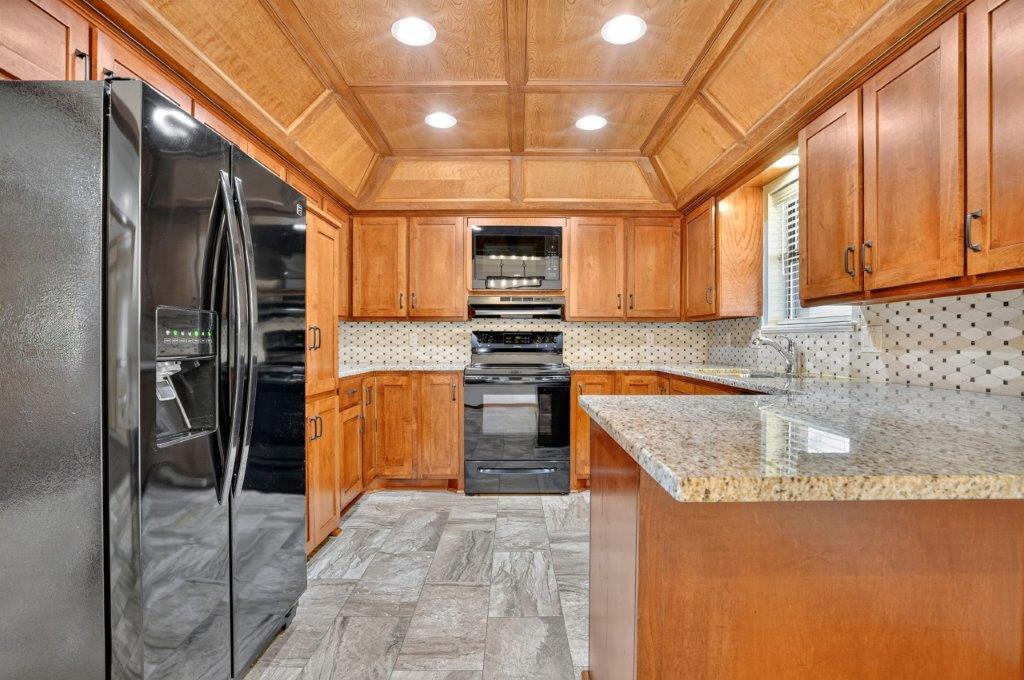 18504 Laurel Oak Drive Property Photo 12