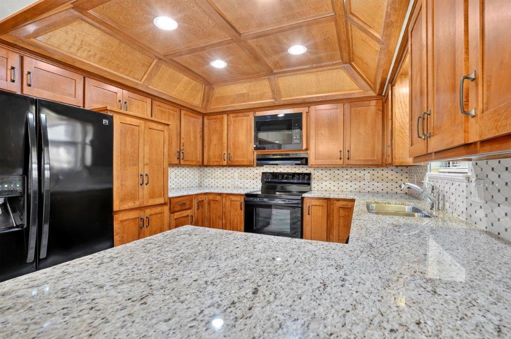 18504 Laurel Oak Drive Property Photo 13