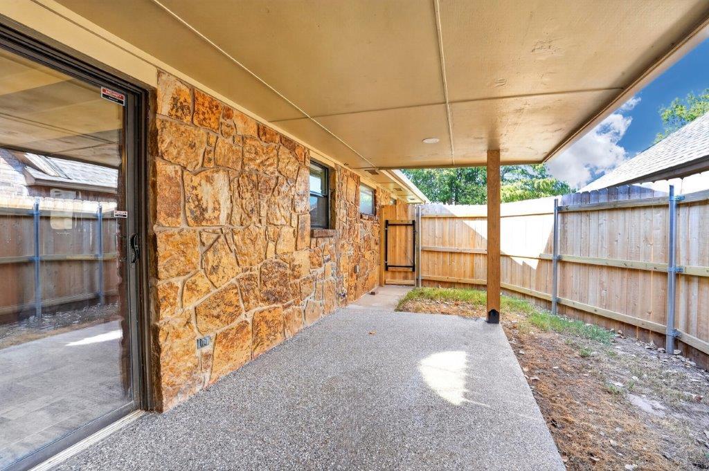 18504 Laurel Oak Drive Property Photo 25