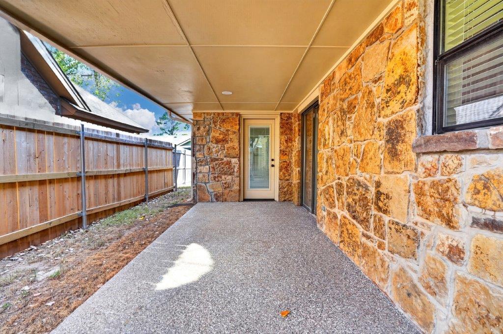 18504 Laurel Oak Drive Property Photo 26