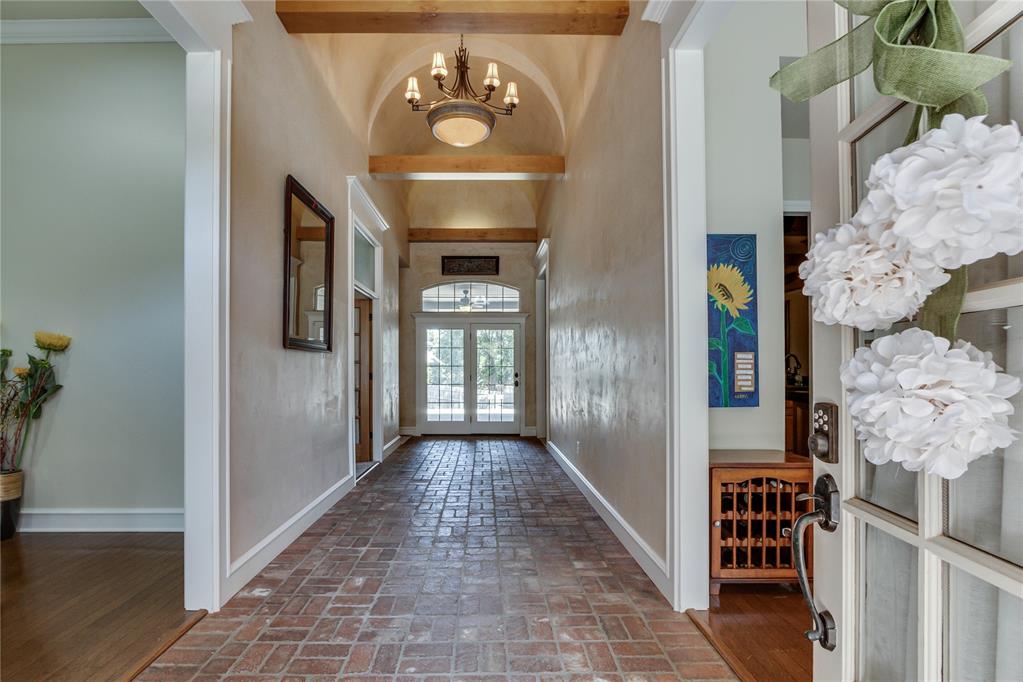 2301 Bay Hill Place Property Photo 3