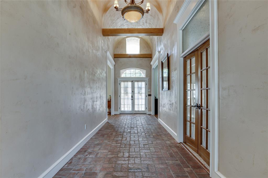 2301 Bay Hill Place Property Photo 4