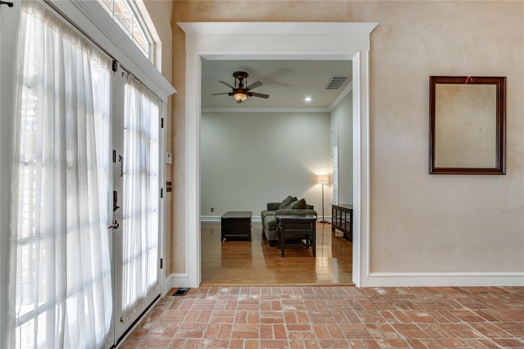 2301 Bay Hill Place Property Photo 5
