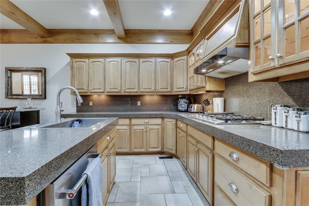 2301 Bay Hill Place Property Photo 17
