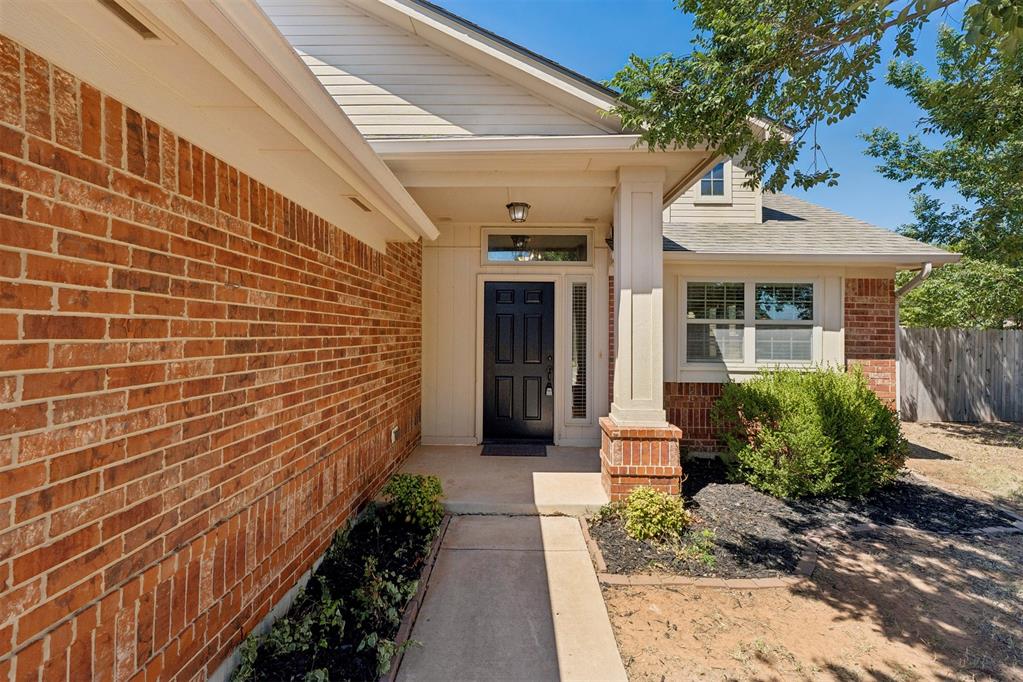 18529 Cola Drive Property Photo 2
