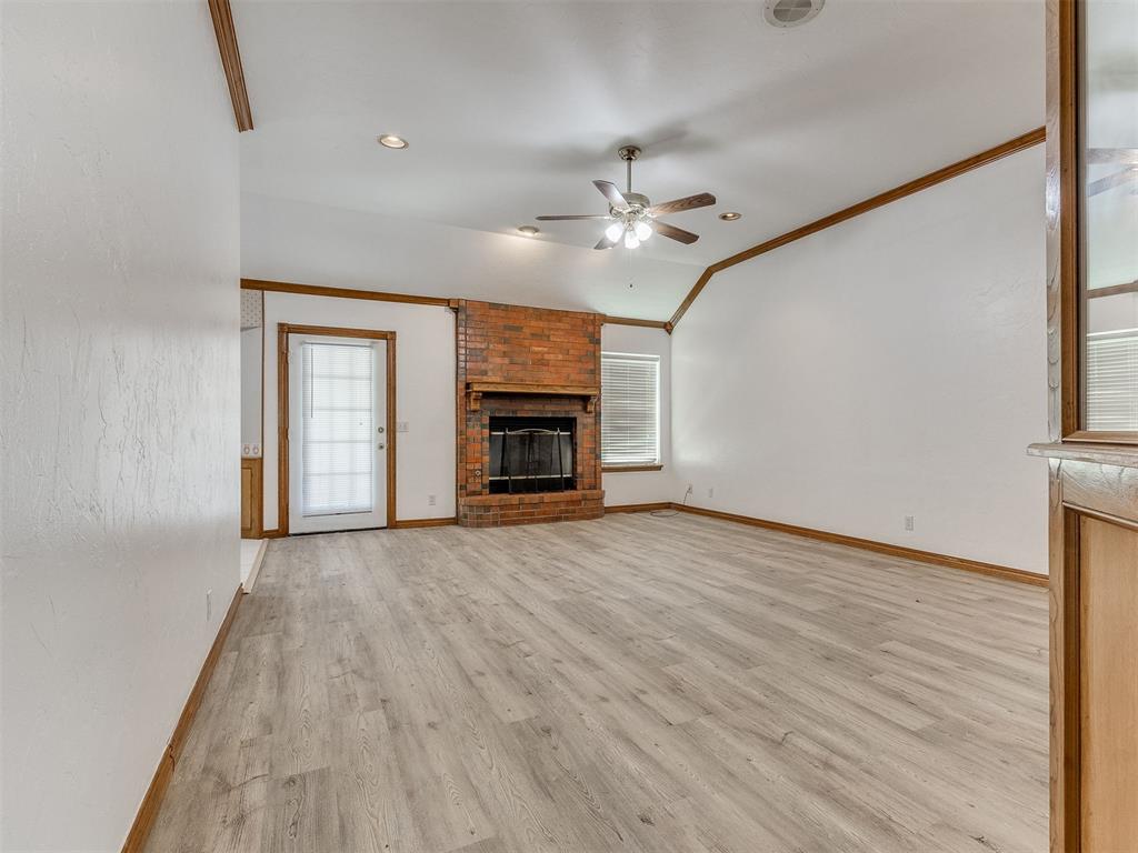 109 S Ramblin Oaks Drive Property Photo 6