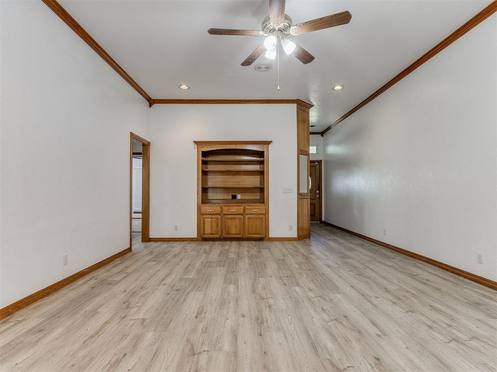 109 S Ramblin Oaks Drive Property Photo 9