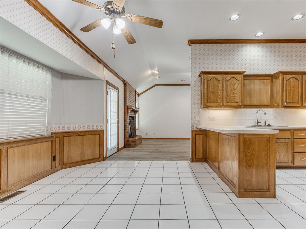 109 S Ramblin Oaks Drive Property Photo 12