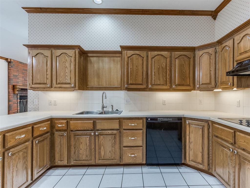 109 S Ramblin Oaks Drive Property Photo 18