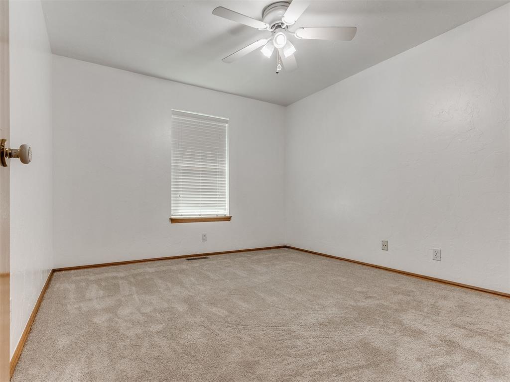 109 S Ramblin Oaks Drive Property Photo 32